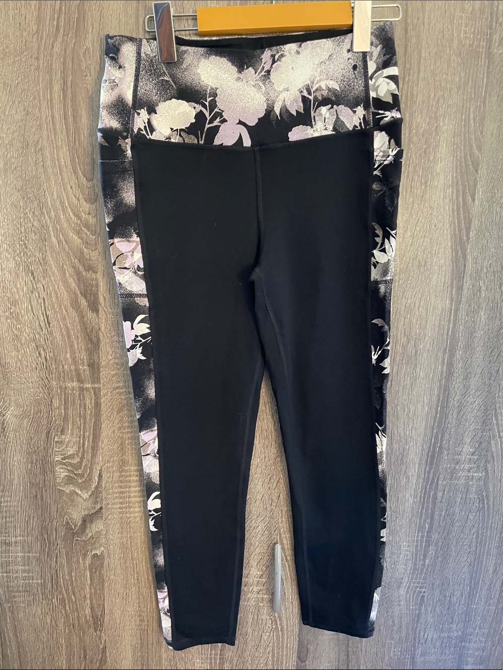 Skechers leggings with pockets